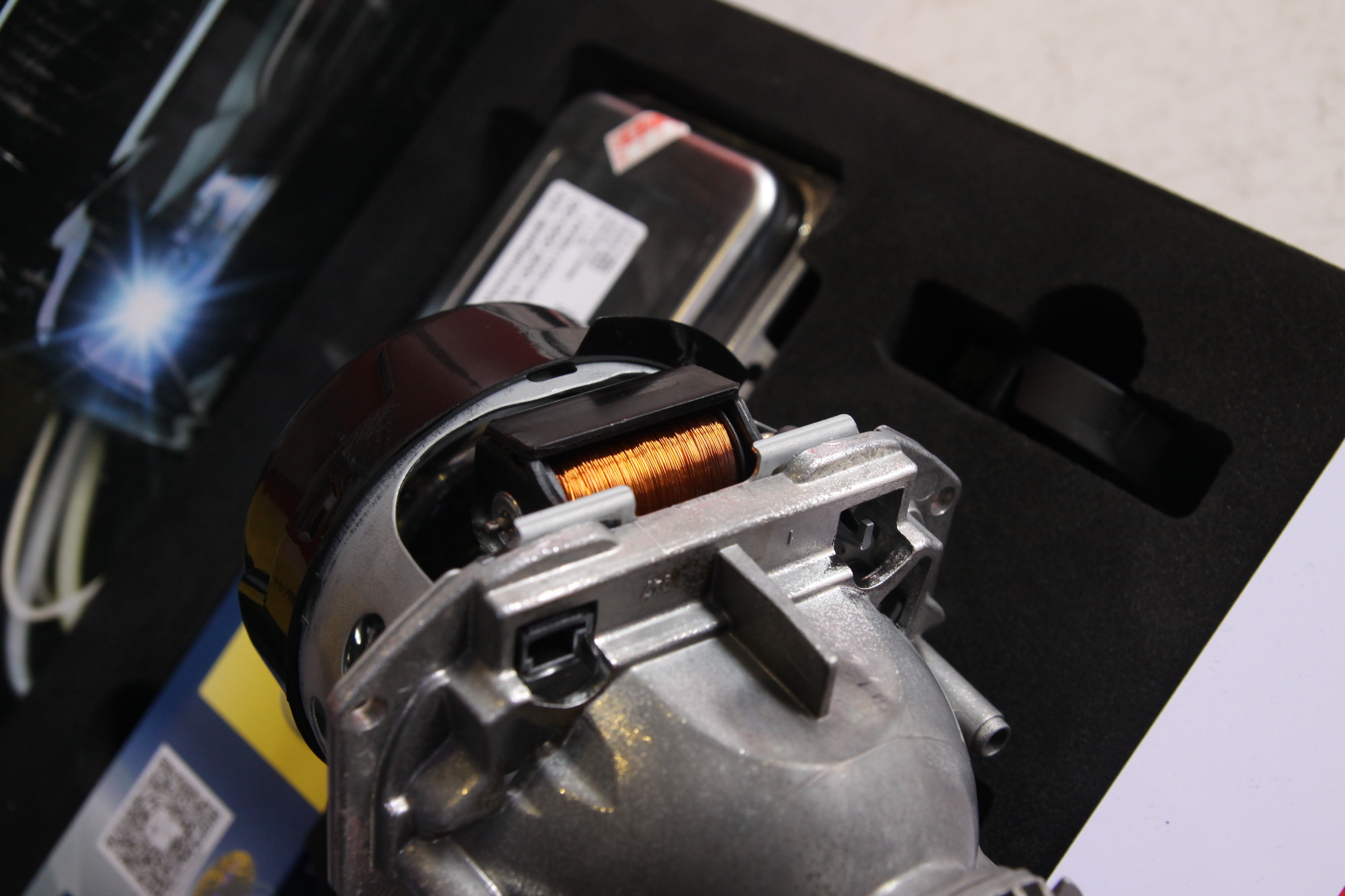 海拉5透镜如何更换氙气灯泡,北京车灯升级案例