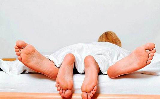 人流后出现什么症状会导致不孕,女生人流肚子刺痛是怎么回事