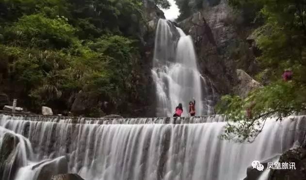 这座欧洲小城有个奇特壁画,这座中国魔幻建筑又把老外惊呆了