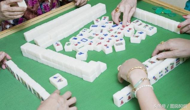 麻将出老千的人有什么特征,打麻将出老千的动作有哪些