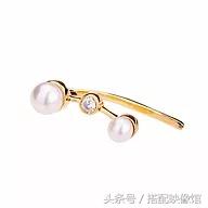 跟周冬雨学珠宝配饰搭配,周冬雨同款小众配饰