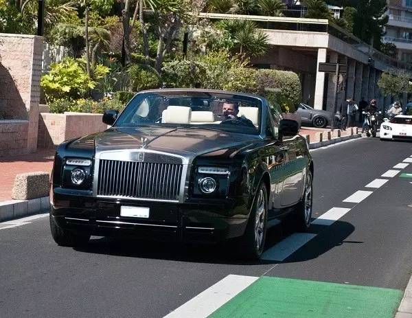 什么样的车才能配得上这首歌,什么样的车显得男人成熟