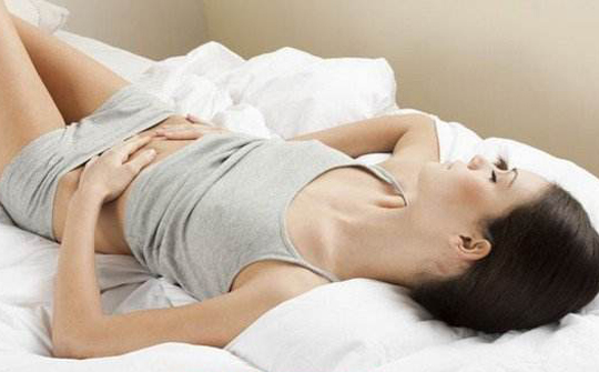 女性人流后肚子频繁疼痛需警惕严重可致不孕