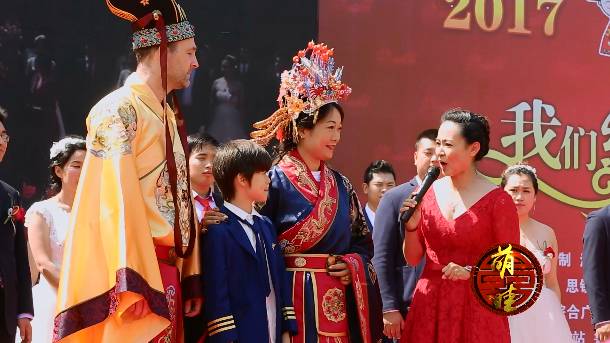 英国爸爸教中国混血儿英语,英国爸爸教混血儿子原视频