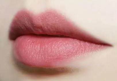 漂唇渐变唇操作手法,漂唇的时候唇边缘要怎么操作