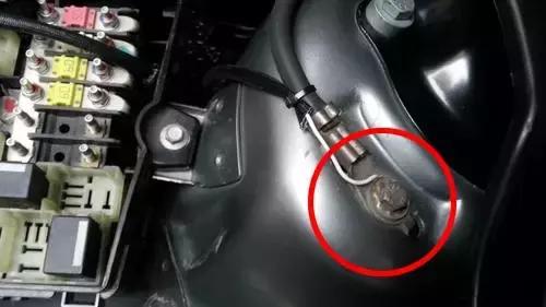 车电瓶没电开车多久能满电,汽车电瓶没电了是充电还是换电瓶