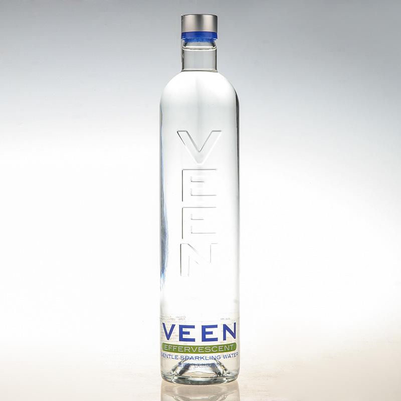 欢乐颂安迪喝的矿泉水,安迪喝的玻璃瓶矿泉水