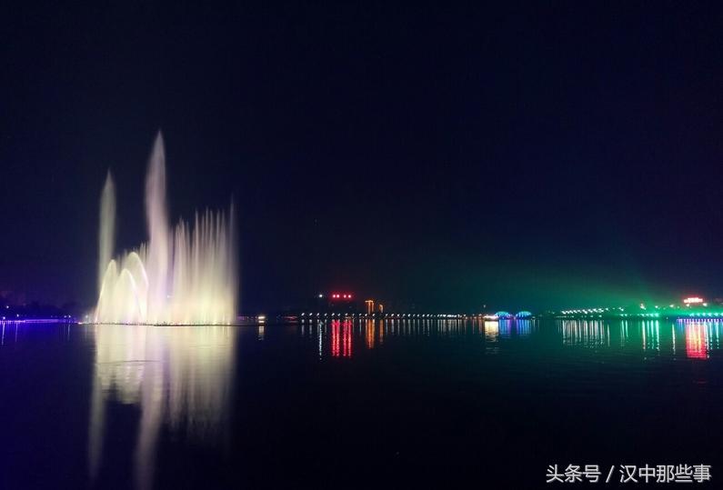 夜色dj女声版敢问路在何方,敢问路在何方路就在你脚下图片