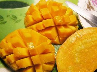 芒果怎么切才好吃,芒果要怎么切才不会浪费太多呢