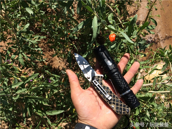 能给手机充电也能当支架,能给手机充电能连wifi的充电宝