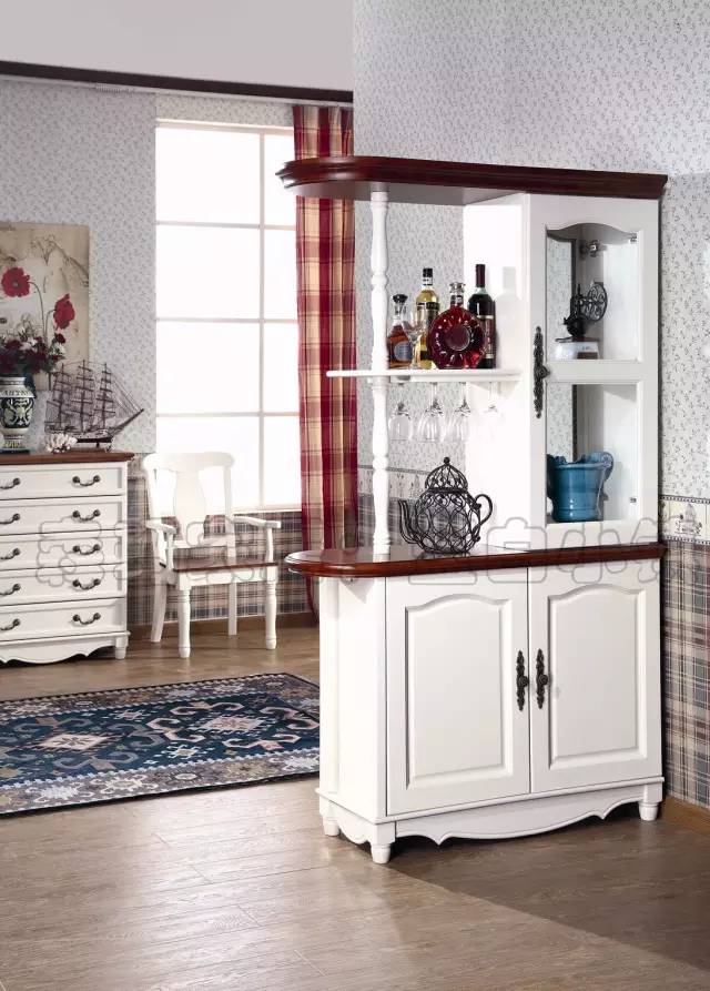 小边柜极简风格,有边柜的背景墙