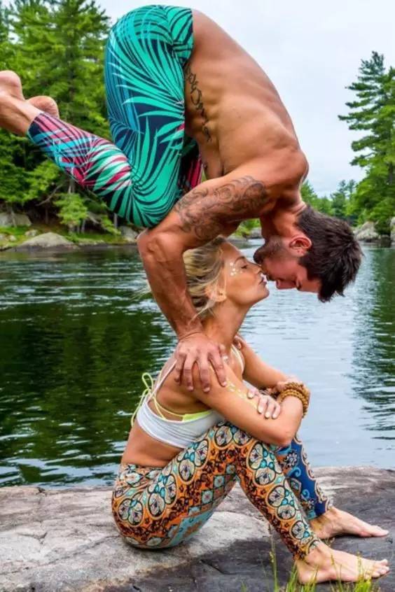 露腰露腿的季节到了瑜伽练起来,因为遇见你我遇见了更好的自己