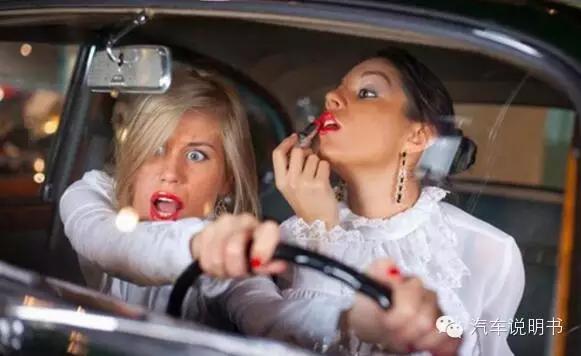 女人开车就是霸气视频,女人开车时搞笑的样子