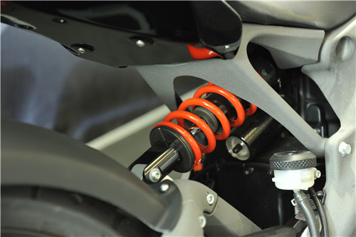 哈雷livewire试驾视频,哈雷新车livewire评测