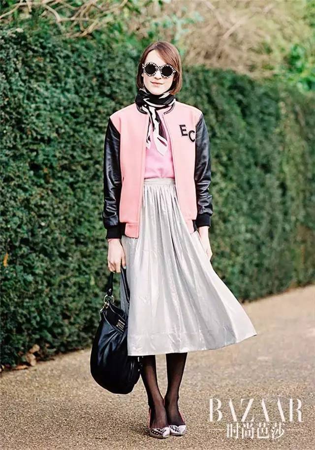 只有棒球外套配上百褶裙，才叫“我的少女时代”！