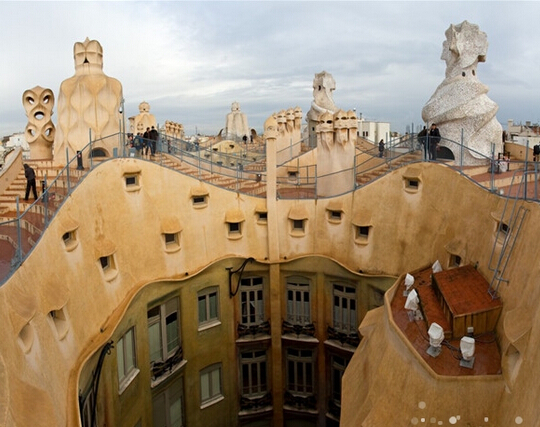 惊险高楼攀爬视频,最牛逼的楼顶花园