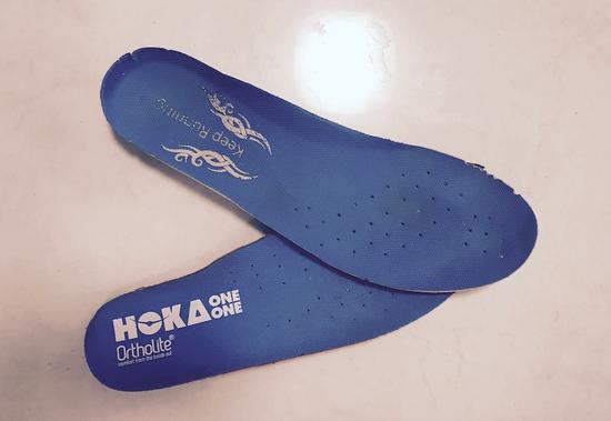 跑鞋买完注意什么,跑鞋买来很硬怎么快速解决