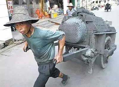 腿上的青筋弯曲是静脉曲张吗,腿上好多青筋是静脉曲张前兆吗