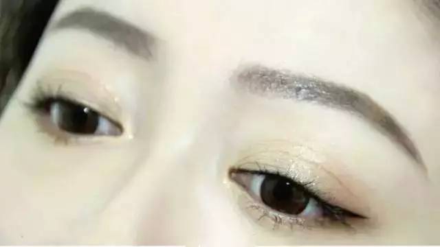 杨幂、戚薇都在用！这款小众眼影真这么好？