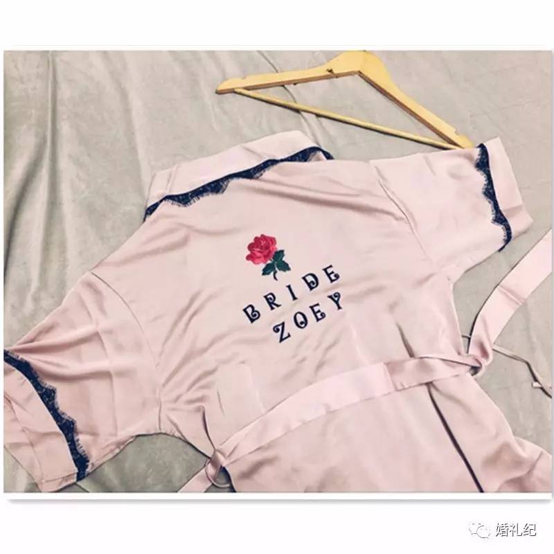 安以轩婚礼晨袍,安以轩陈荣炼婚礼晨袍