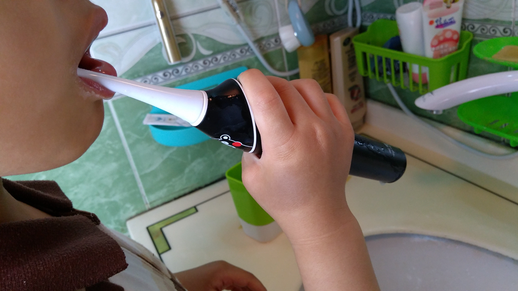 为何孩子蛀牙补完又补？选择合适的牙刷时刻注意口腔卫生