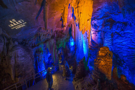 最大的芙蓉洞在哪里,世界三大洞穴探访神秘芙蓉洞