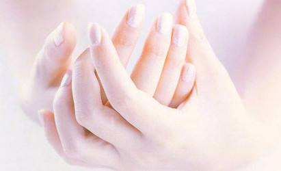 夏季手汗多秋季手干燥,夏季皮肤干燥是什么原因