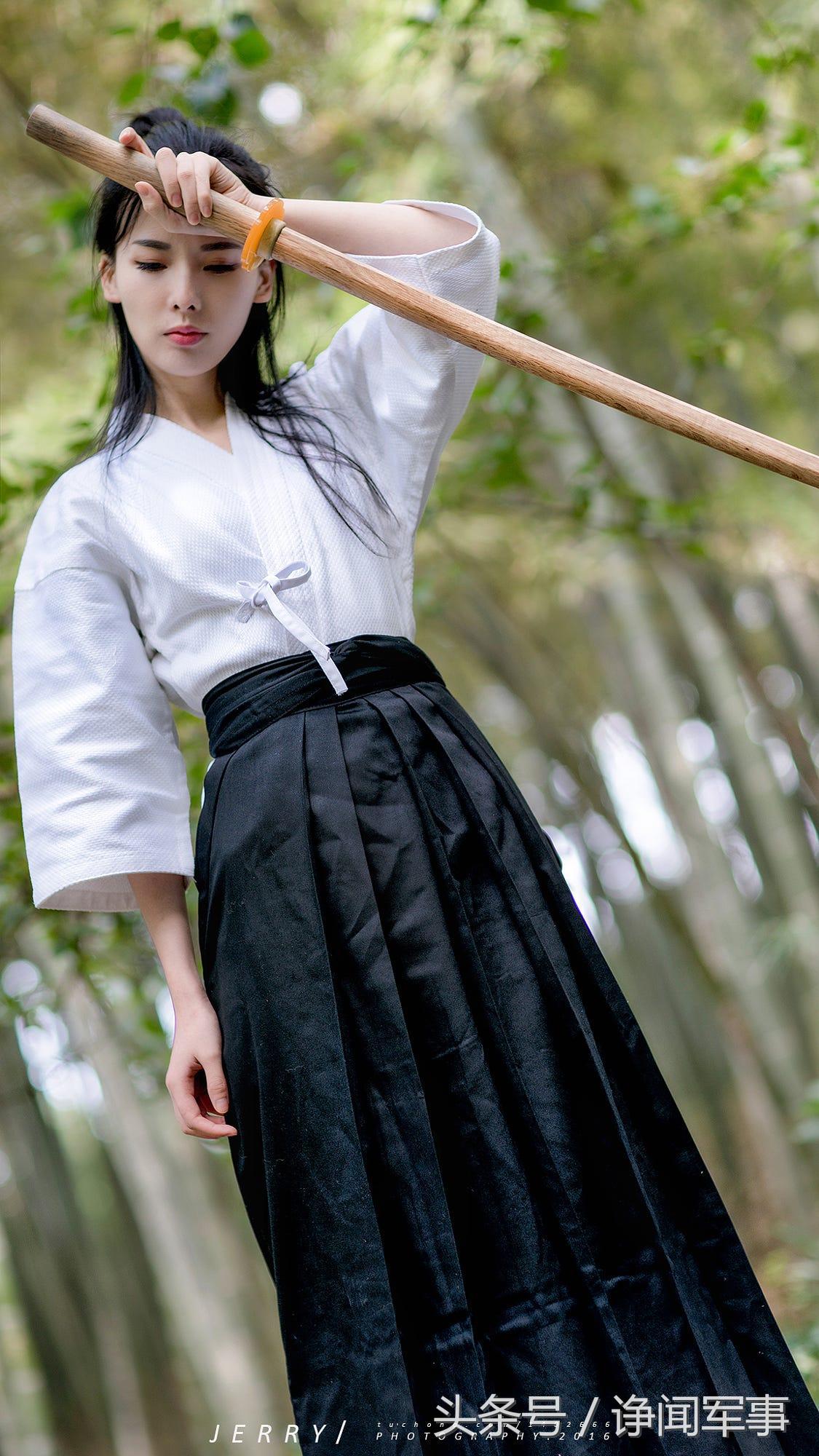 直击日本少女学习剑道：向左是强身健体，向右是军国主义