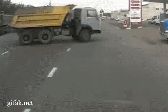 车祸动态图集锦（3）之死里逃生