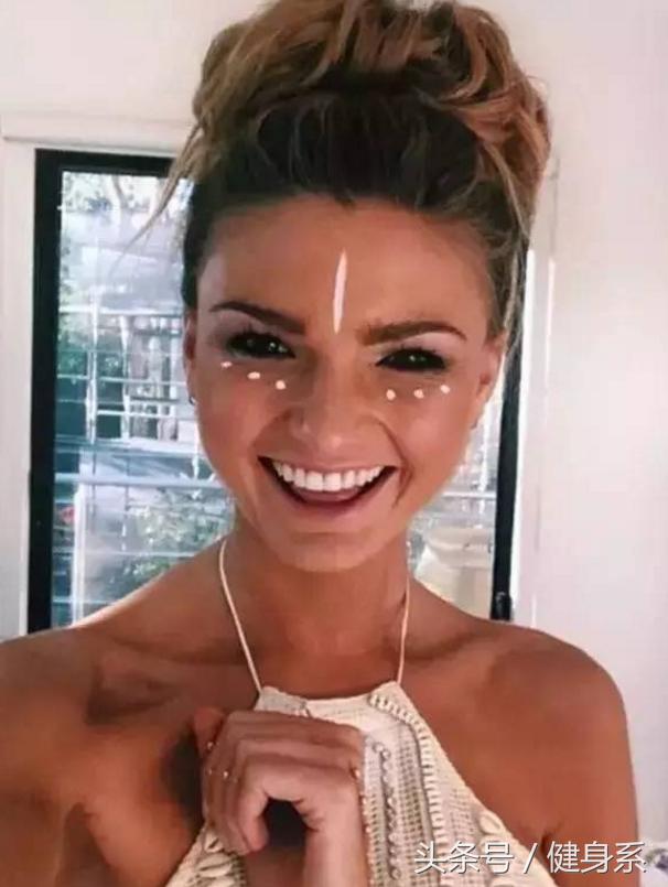 瑜伽人一年十几万学习费用值得吗,瑜伽初学者在家练还是去瑜伽馆练