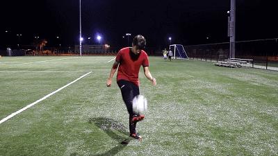 颠球比赛场地,颠足球视频