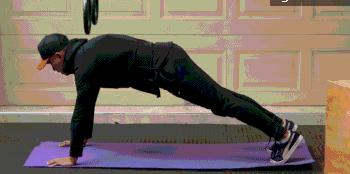 纠正肩胛骨突出的办法视频,矫正翼状肩胛骨的正确方法