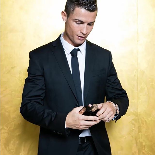 这才是C罗换发型的原因，你和C罗的天命痣在一个地方么？