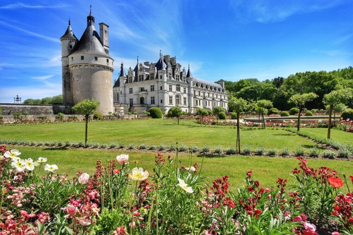 卢瓦尔河城堡简介,卢瓦尔河谷城堡位置在哪里