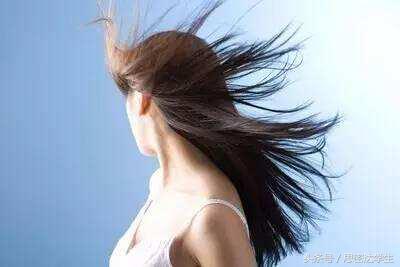 头发油腻爱出汗咋回事,爱出油的头发适合什么的洗发水