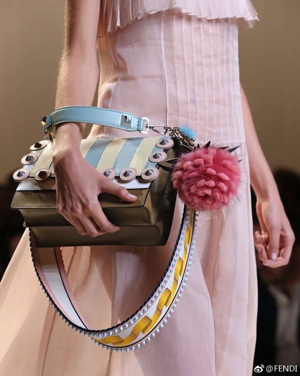 王嘉尔和fendi的关系,王嘉尔跟fendi解约了吗