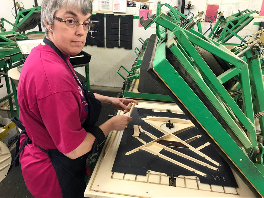 极速快报:弘力乐器2017加拿大Godin吉他工厂参观第一天