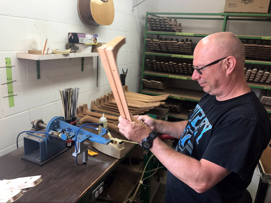 极速快报：弘力乐器2017加拿大Godin吉他工厂参观第一天精彩视频