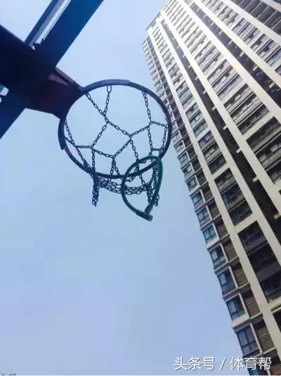 那些年被人强占的球场，看完之后寒了所有球迷的心！