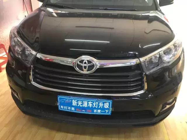 惠州新光源灯光升级‍，汉兰达原车灯发黄昏暗升级NHK德国版海五双光透镜！