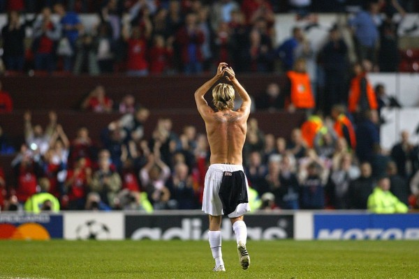 足球最美时刻视频,贝影在足球场上