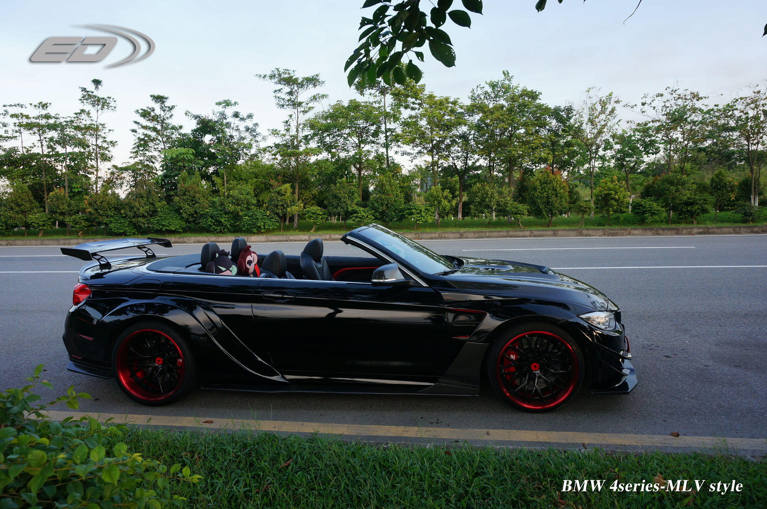 极速蓝宝马4系敞篷,21款宝马4系敞篷展示