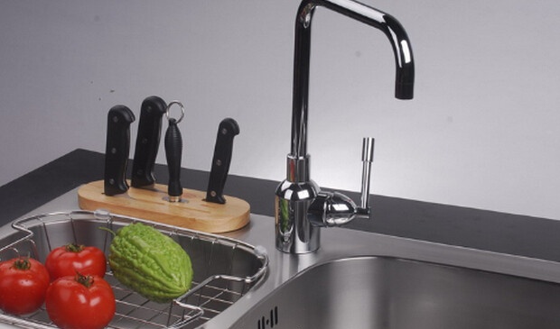 较粗的水龙头生铁锈了怎么拧下来,新换的水龙头老是有铁锈味怎么办