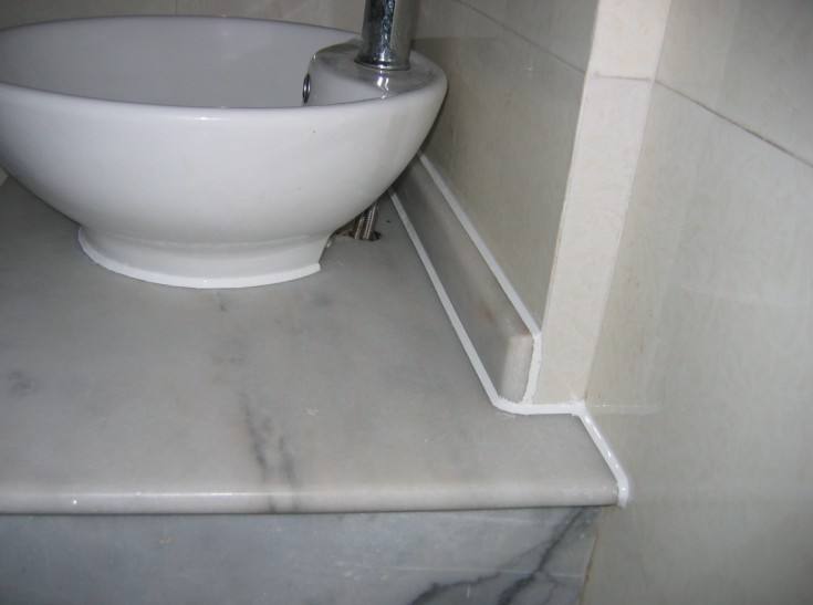 马桶下面的玻璃胶发霉怎么处理,马桶玻璃胶发霉怎么处理