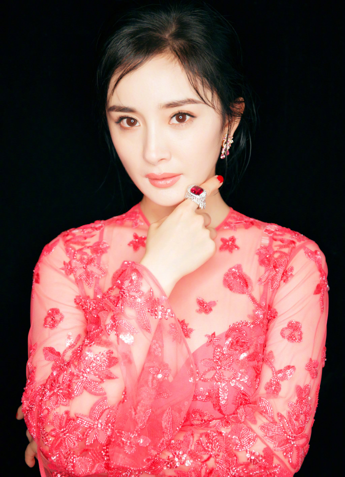 刘亦菲蓝色深v漏肩礼服 (刘亦菲银色露背礼服同款)