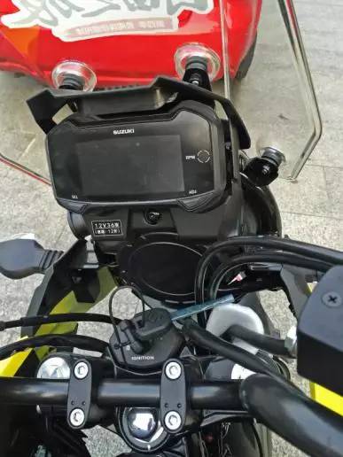 最新豪爵铃木dl250评测视频,18年的豪爵铃木dl250值得买吗