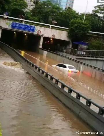 老阿姨地铁内屁股卡座位凸起处坐，被提醒莫一人占两座怒怼：我坐得舒服，要你说！