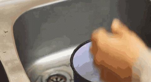 清理衣服上陈旧的油渍污渍小妙招,衣服汗渍污渍去除的最佳方法