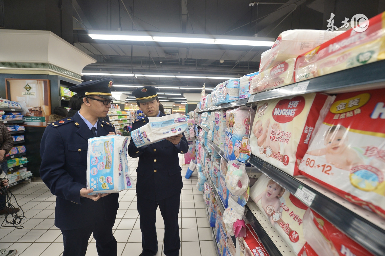 天气冷宝宝换尿不湿怎么办,天气热宝宝尿少但是精神好正常吗