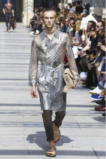 国际品牌男装排行榜前十名爆款,国际男装品牌排行榜前十名